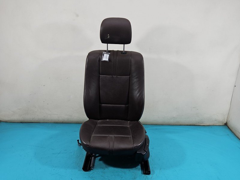 Fotel prawy pasażera Bmw X3 e83 Fotel prawy pasażera Bmw X3 e83
