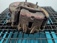 Zacisk przód lewy Kia Carens II 2.0 crdi