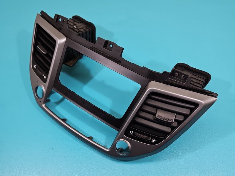 Kratka nawiewu środkowa Hyundai Tucson III 15-20 97410-D7000, 84740-D7200 Kratka nawiewu środkowa Hyundai Tucson III 15-20 97410-D7000, 84740-D7200