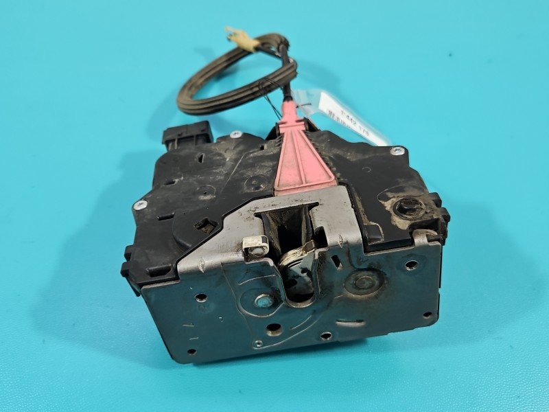 Zamek tył lewy 13431842 Opel Corsa E Zamek tył lewy 13431842 Opel Corsa E