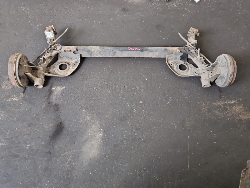 Tylna belka oś tył Nissan Micra K13 1.2 12V