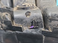 Lampa tył lewa Mercedes, Z BŁOTNIKA 09-12 Uszkodzone zaczepy trzymające boczną osłonę. Brak naklejki z numerem Mercedes W212...