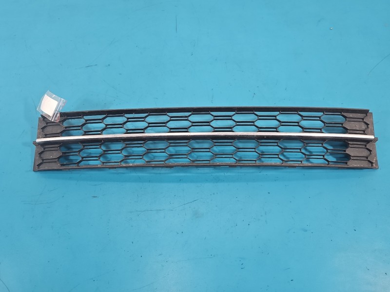 Zaślepka kratka zderzaka środkowa atrapa Skoda Octavia III 5E0853677K