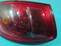 Lampa tył prawa Producent części: FIAT, pęknięte mocowanie / Z LISTWĄ ŻARÓWKOWĄ / 07-14 Fiat Bravo II HB