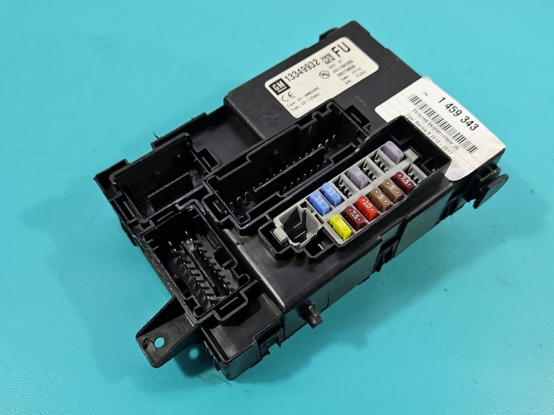 Skrzynka bezpieczników Opel Meriva B 13349932