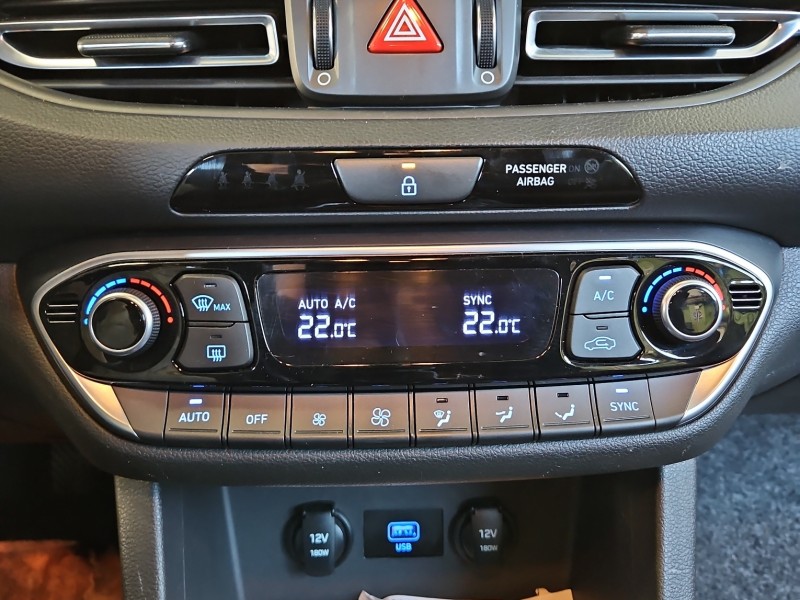 Konsola panel nawiewu Hyundai I30 III 16- 97250-G4CB0