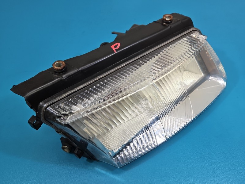 Reflektor prawy lampa przód Vw Passat B5 EUROPA