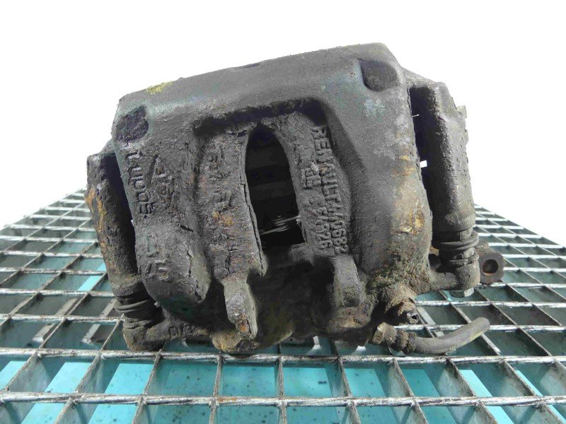 Zacisk przód prawy Nissan Primastar 01-14 1.9 dci