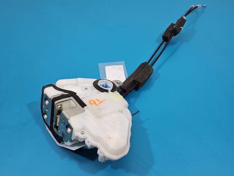 Zamek przód lewy Honda Accord VIII 08- EUROPA Producent części: Honda, 7pin