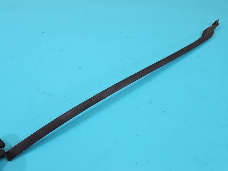 Listwa szyby czołowej prawa przedniej Jaguar XE X760 GX73-025A52-A Listwa szyby czołowej prawa przedniej Jaguar XE X760 GX73-025A52-A