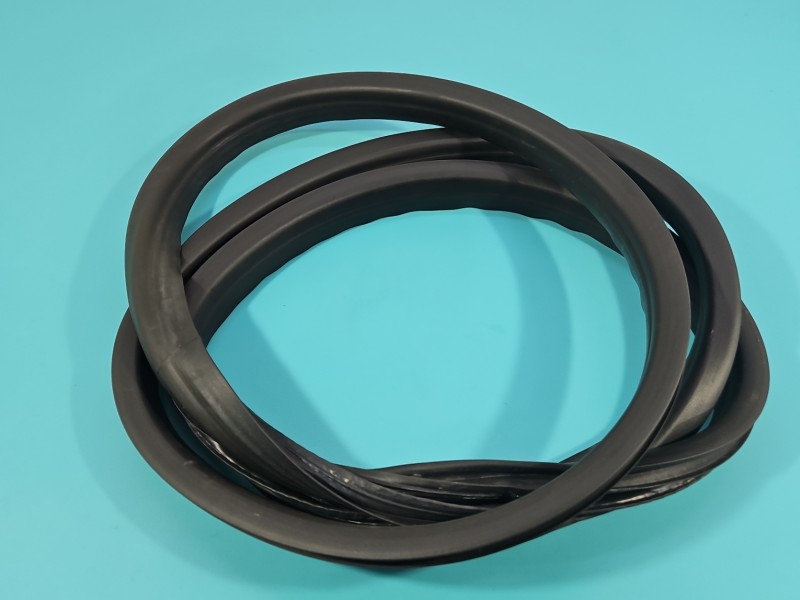 Uszczelka drzwi przód prawa Renault Clio V 2019-