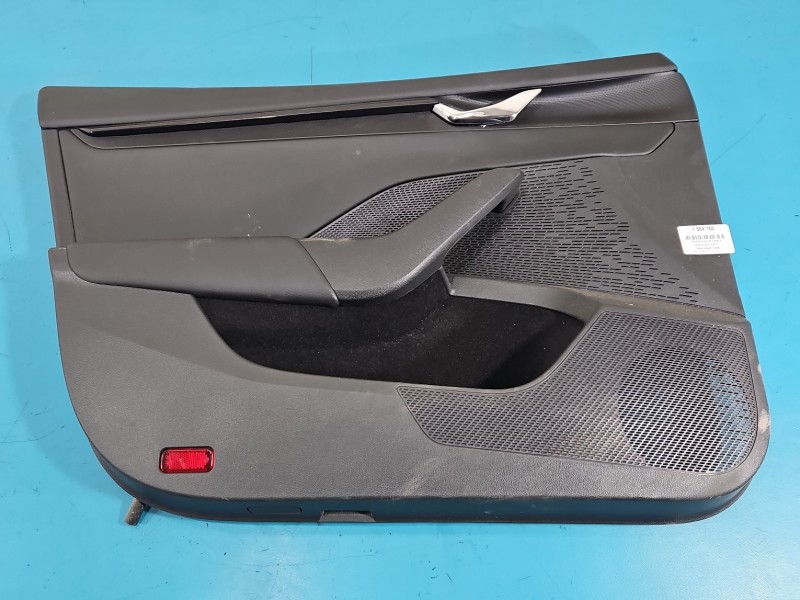 Tapicerka drzwi przód lewa boczek Skoda Octavia IV 5E4867013A