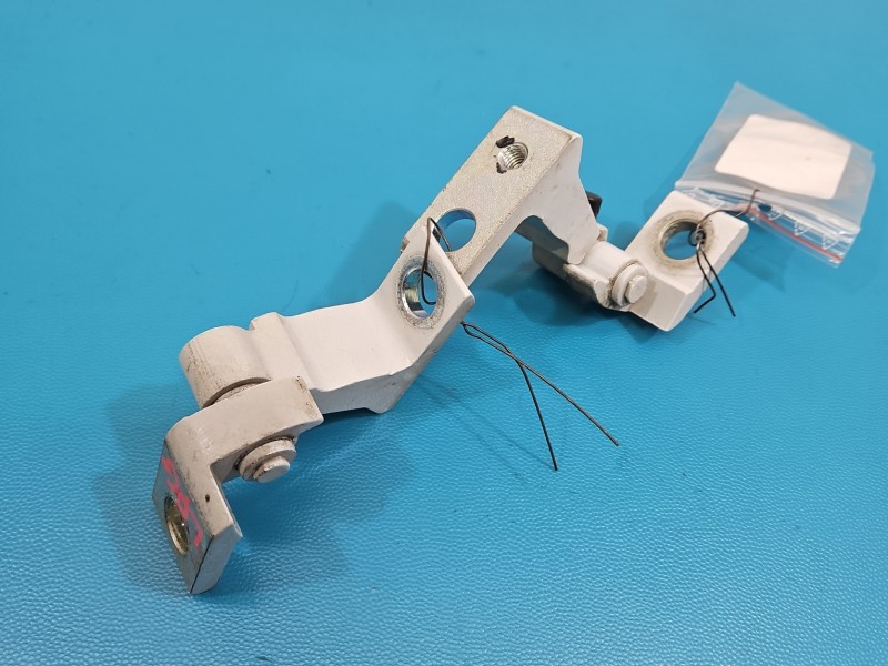 Zawias drzwi przód lewy Skoda Octavia IV