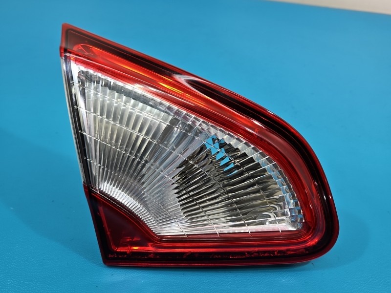 Lampa tył lewa klapy Nissan Qashqai I J10 06-13 HB EUROPA 89503189, 26555-BR01A