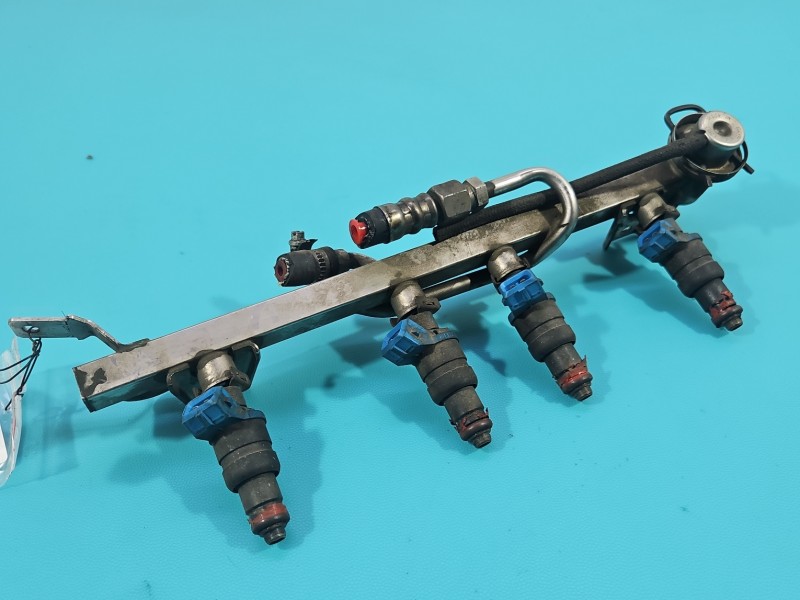 Wtryskiwacz listwa wtryskowa 06B133551, 050133681A Vw Passat B5 1.6 8V 101KM