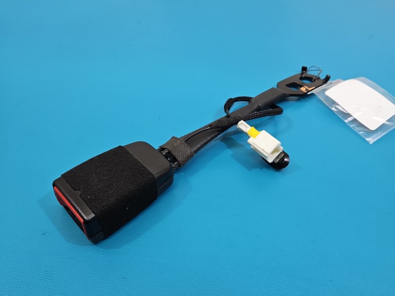 Pas bezpieczeństwa przód lewy kierowcy 9809502477 Peugeot 3008 II EU