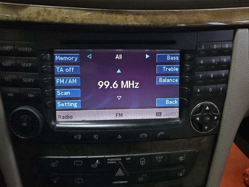 Radio fabryczne Mercedes W211 A2118272442 radioodtwarzacz