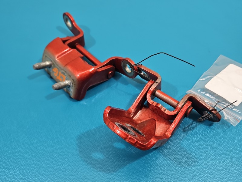 Zawias drzwi tył lewy Renault Kadjar