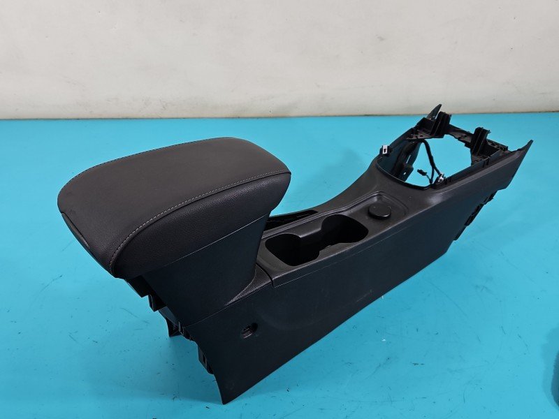 Podłokietnik TUNEL Opel Astra V K 39124502 EUROPA Podłokietnik TUNEL Opel Astra V K 39124502 EUROPA
