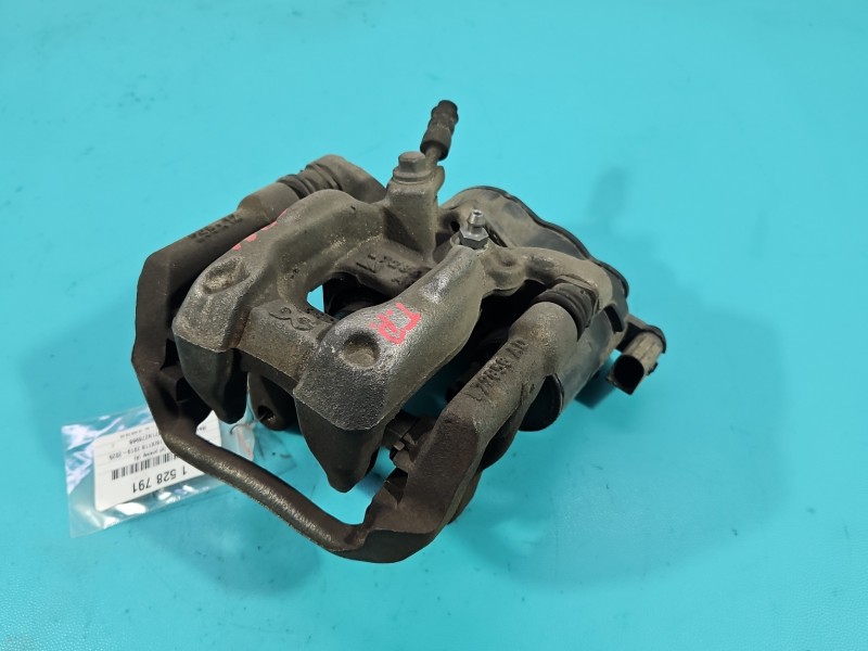 Zacisk tył prawy Mercedes CLA C118 X118 1.3b sedan