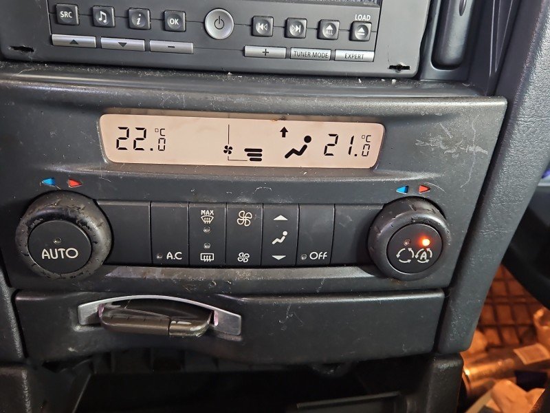 Konsola panel nawiewu Renault Laguna II 8200575240 Konsola panel nawiewu Renault Laguna II 8200575240