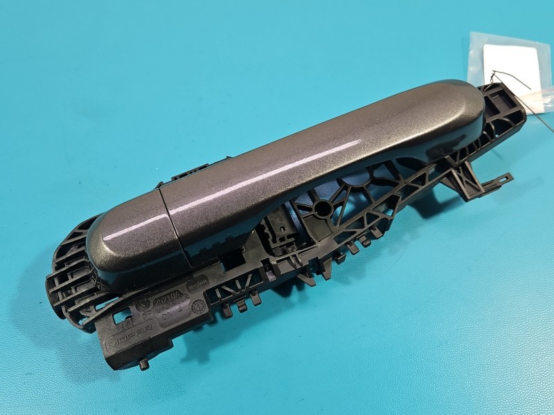 Klamka tył prawa zewnętrzna Jeep Renegade 14- 252106 095