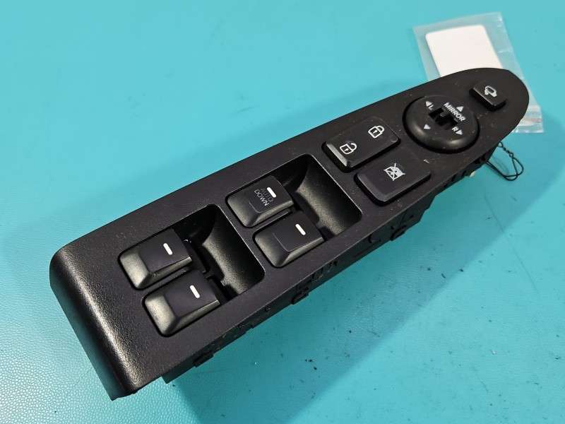 Przełącznik szyb Kia Sportage III 10-15 93570-3W100WK Producent części: KIA EU