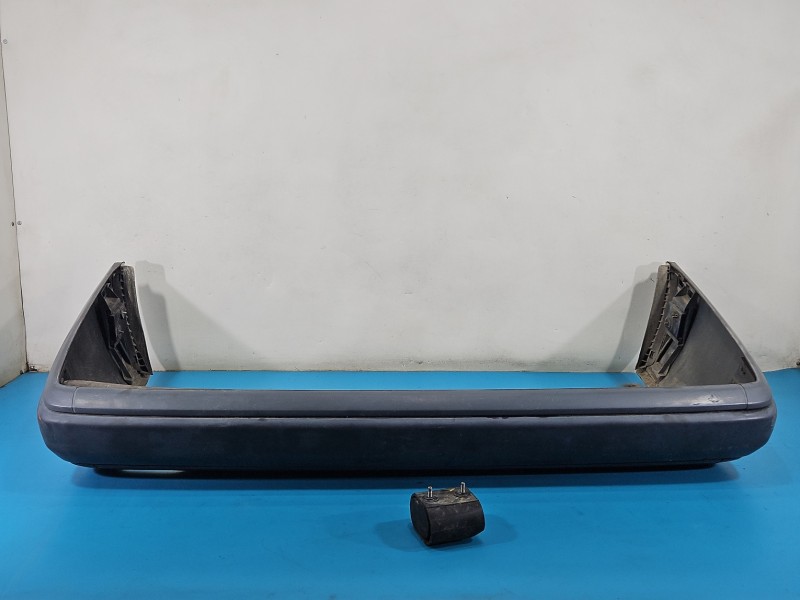 Zderzak tył Mercedes 124 sedan