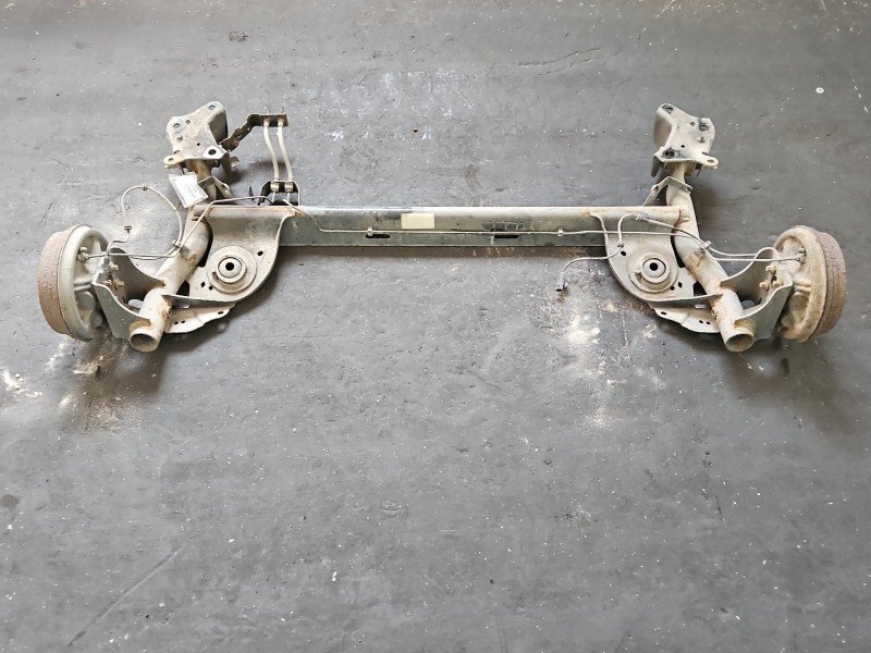 Tylna belka oś tył Renault Clio IV 12-20 1.1 16V (D4FD740) Tylna belka oś tył Renault Clio IV 12-20 1.1 16V (D4FD740)