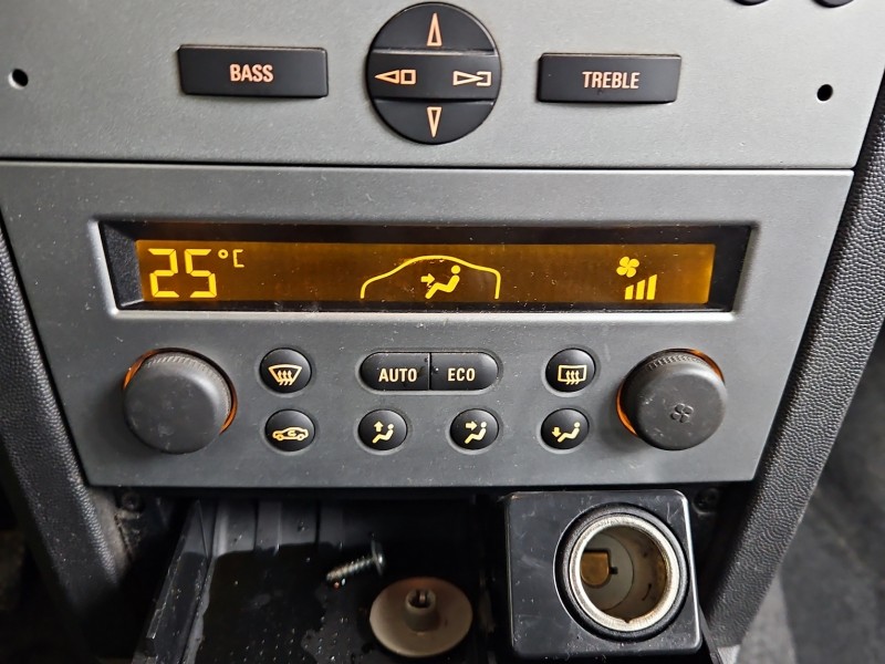 Konsola panel nawiewu Opel Meriva A 013132388