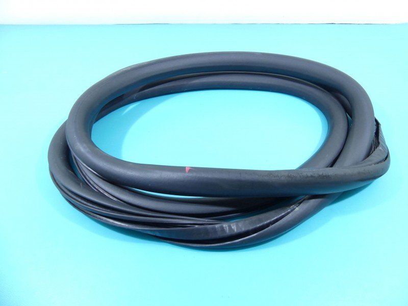 Uszczelka drzwi przód lewa Citroen C4 Grand Picasso II 13-22 Uszczelka drzwi przód lewa Citroen C4 Grand Picasso II 13-22