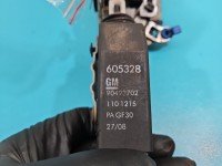 Zamek przód lewy 605328, 90493702 Opel Omega B EUROPA Producent części: OPEL, 6pin