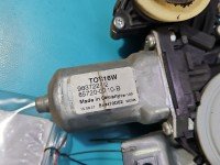 Podnośnik przód lewy Toyota Yaris II 983587-103, 983722-02, 85720-0D10-B 5d HB