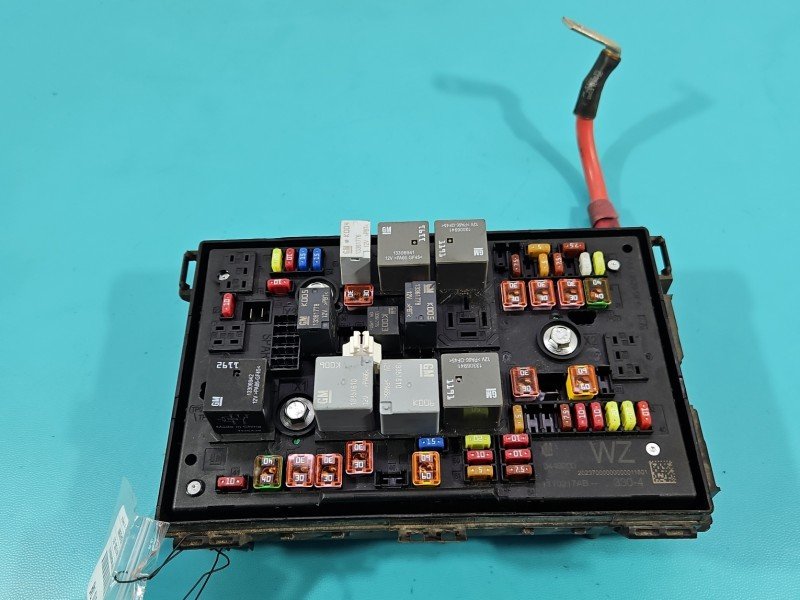 Skrzynka bezpieczników Opel Astra IV J 13449203