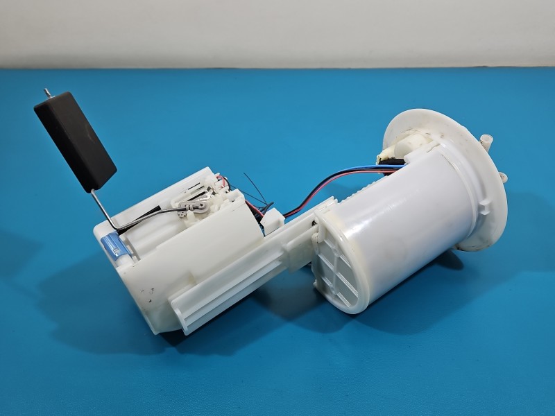 pompka Pompa paliwa Toyota Auris II 1.8 hybryda 77020-02502 TOYOTA, Benzyna