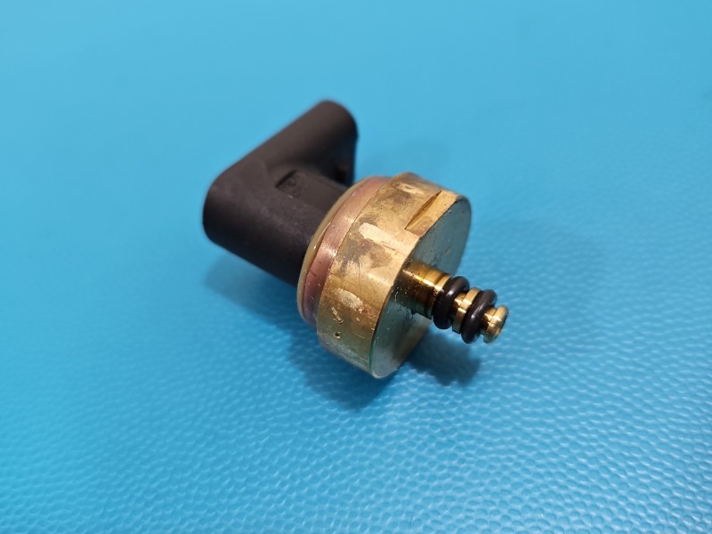 Czujnik ciśnienia paliwa Mercedes GL II X166 A0009051100, 81CP08-03 regulator