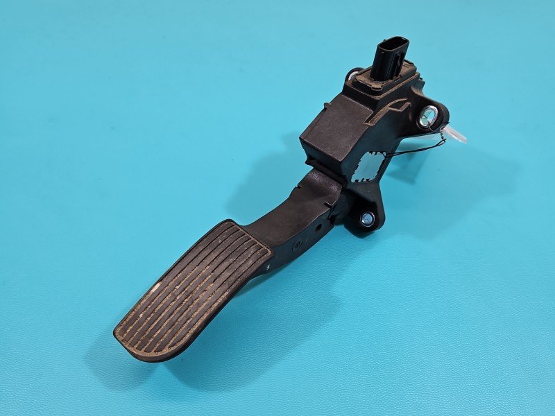 Pedał gazu potencjometr Toyota Aygo II 14-22 78110-0H040 1.0 vvti (1KR) Pedał gazu potencjometr Toyota Aygo II 14-22 78110-0H040 1.0 vvti (1KR)
