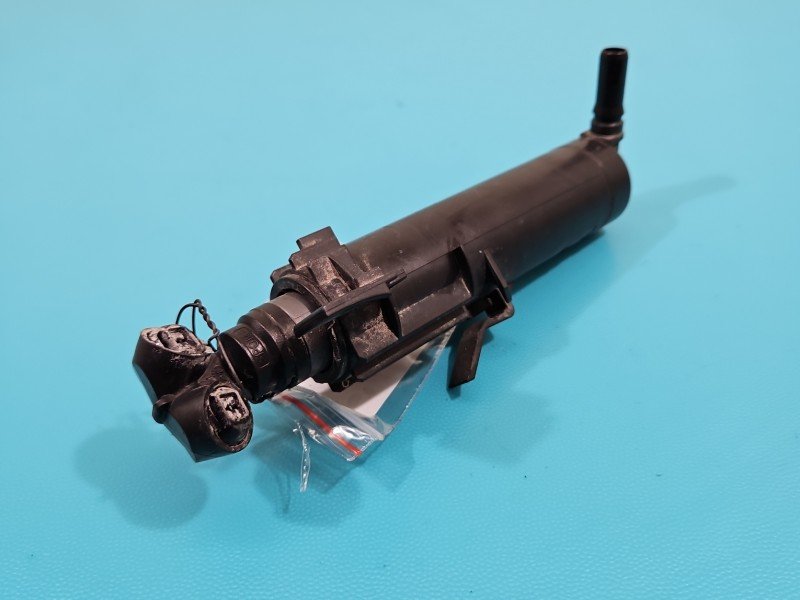 Spryskiwacz reflektora prawy AUDI A4 B8 8K0955102D