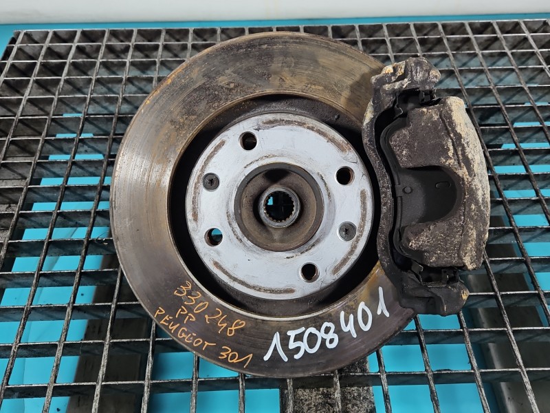 Zwrotnica prawa piasta przód 1.6 16v Peugeot 301