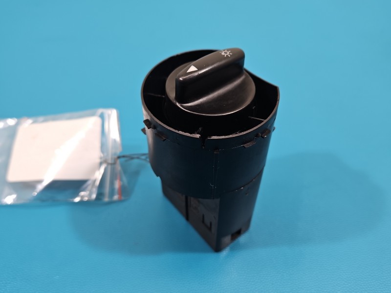 Przełącznik włącznik świateł Seat Leon I Toledo II 1M1941531L