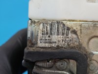 Zamek przód prawy 1697200835 Mercedes W169 EUROPA Mercedes, Europejska, 4pin. Uszkodzone zaczepy trzymające wtyczke