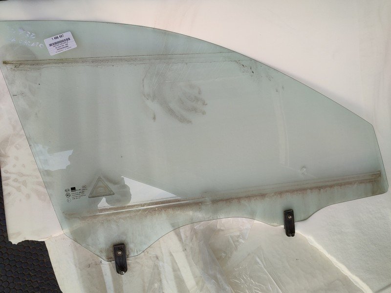 Szyba drzwi przód prawa Kia Cerato HB