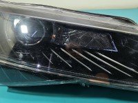 Reflektor prawy lampa przód Skoda Superb III EUROPA