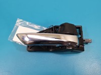 Klamka wewnętrzna przód prawa Suzuki Swift Mk8