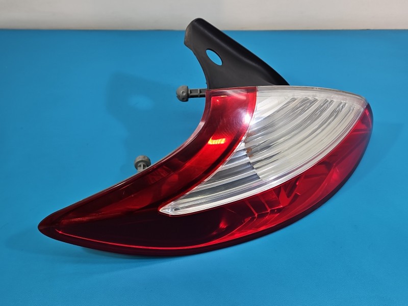 Lampa tył lewa Renault Megane III HB hatchback w błotnik 08-13 przed liftem z listwą żarówkową EUROPA