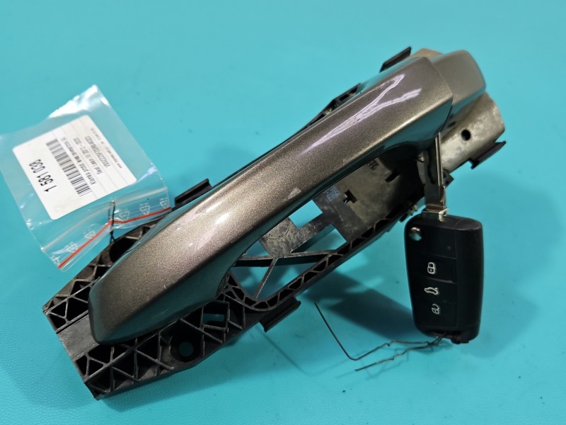 Klamka przód lewa zewnętrzna Seat Leon III 12- 5N0837885H LW8Z