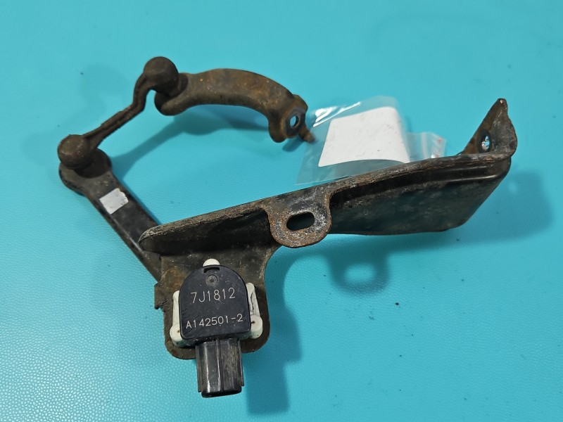 Czujnik poziomowania xenon Toyota Corolla E16 E18 13- 7J1812, A142501-2