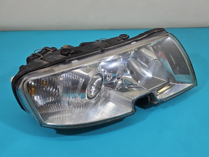 Reflektor prawy lampa przód Skoda Superb I EUROPA