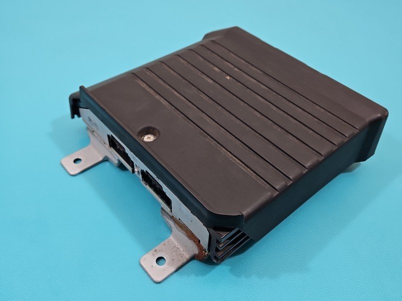 Wzmacniacz Mitsubishi Outlander II