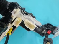 Zamek przód lewy AUDI A8 D4 4H EUROPA Zamek 9+3pin, dociąg 2pin / Z dociągiem, przyklejone mocowanie linki dociągu. 4F0837059